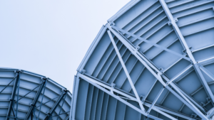 grande piatto satellitare ricevitore tecnologia spaziale